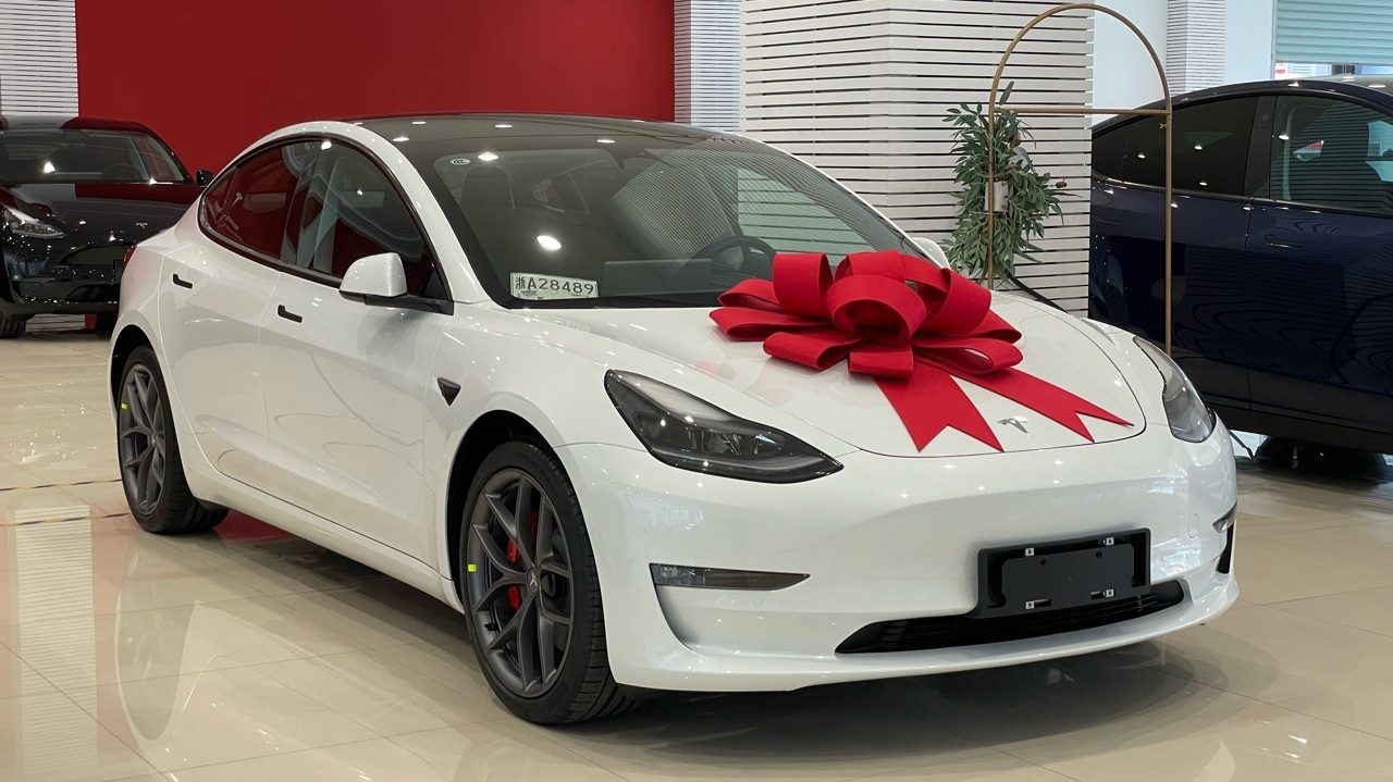 创刊号：Model 3 Performance 提车日记